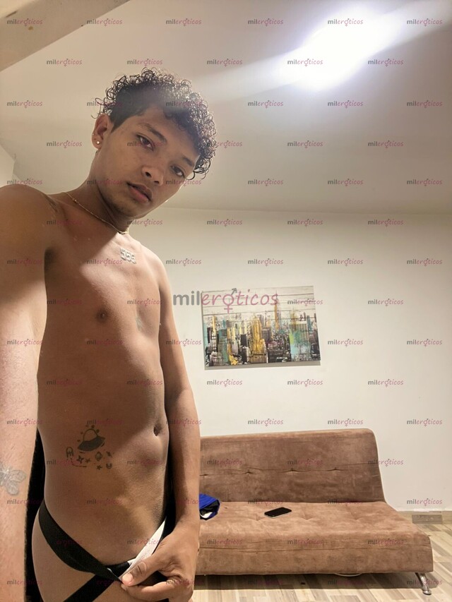 FOTOS DE POLLO JOVENCITO CON BUENA VERGA Y UN BUEN CULO DISPONIBLE PARA COMPLACERTE