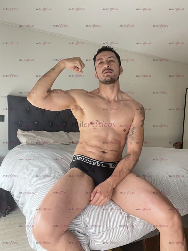 FOTOS DE ACTIVO, ALTO, MORBOSO CALIENTE, CON GANAS DE DILATARLE EL CULO A PUNTA DE LENGUA
