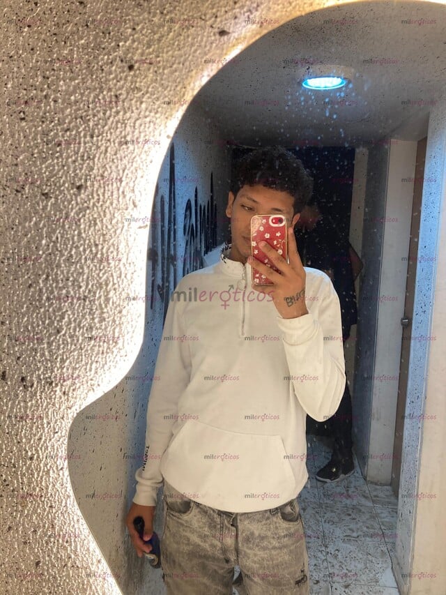 FOTOS DE JOVENCITO UNIVERSITARIO CON GANAS DE UNA BUENA VERGA Y UN BUEN CULO 19CM