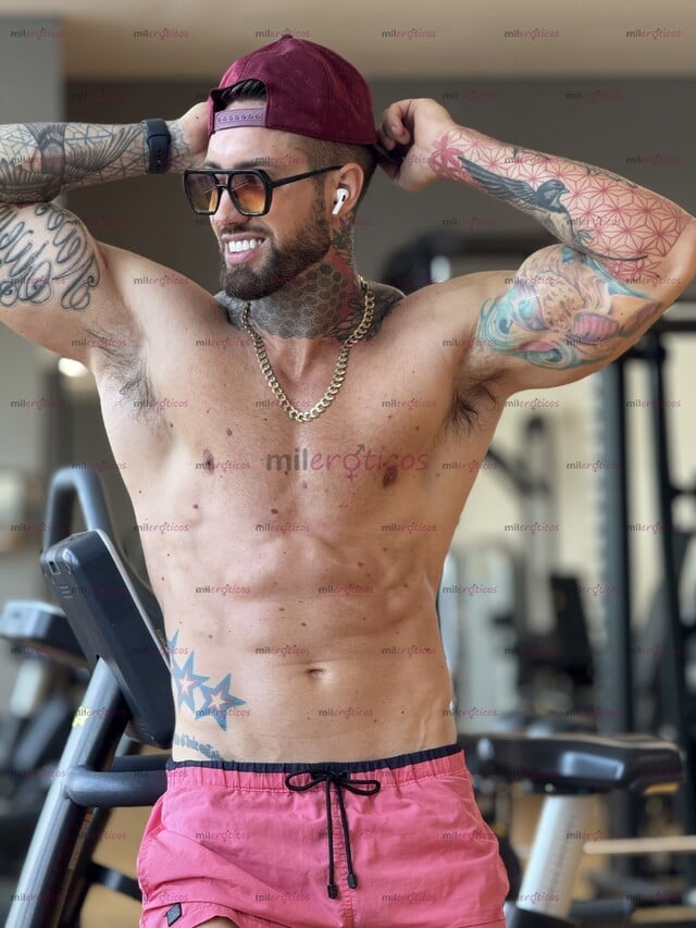 FOTOS DE ACTOR FAMOSO VIKTORONEE EN MEDELLÍN POCOS DÍAS!!