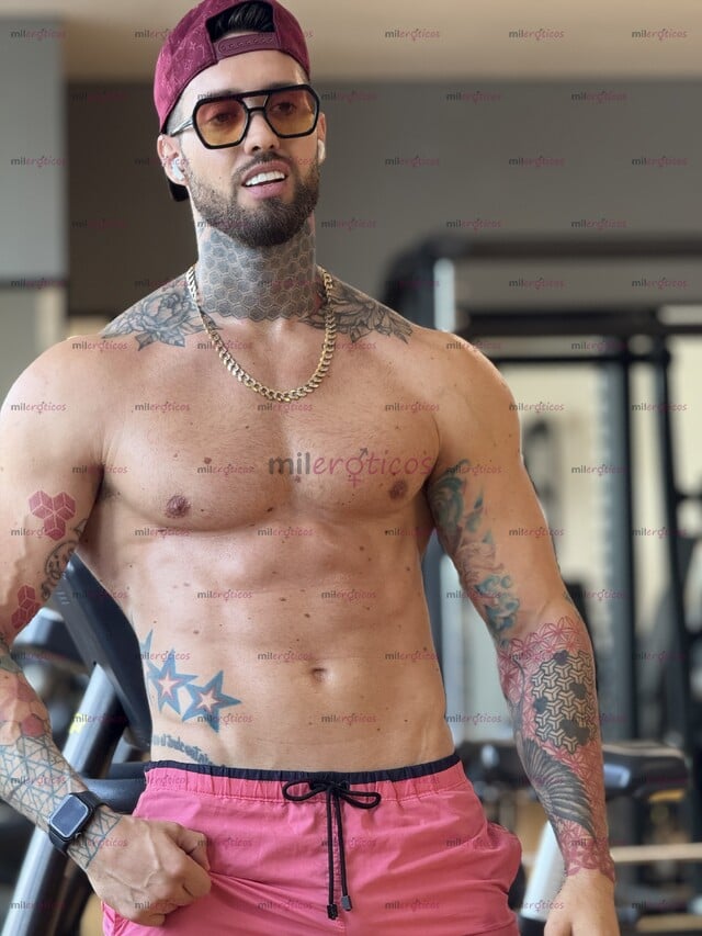 FOTOS DE ACTOR FAMOSO VIKTORONEE EN MEDELLÍN POCOS DÍAS!!