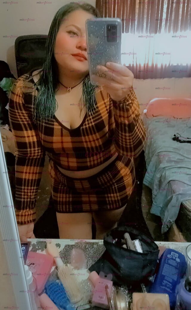 FOTOS DE CHICA CURVY CADERONA DE POMPIS Y PIERNAS GRANDES CARIÑOSA Y MUY COMPLACIENTE