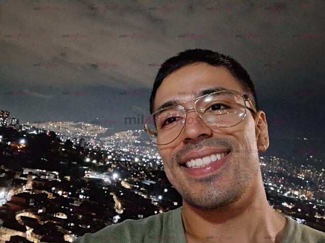 FOTOS DE JUAN ROMEO; COMPLACIENTE DOTADO. ÚNICAMENTE MUJERES.