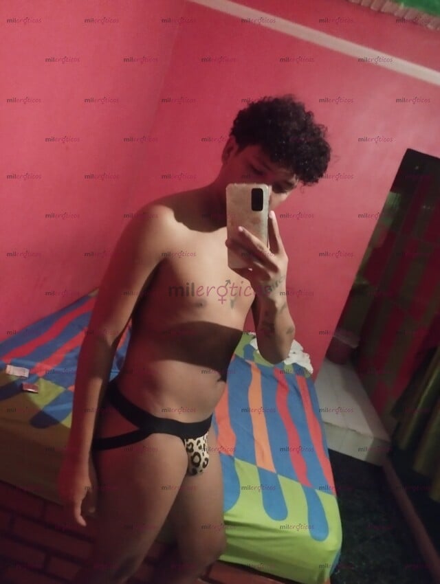 FOTOS DE JOVENCITO UNIVERSITARIO CON GANAS DE UNA BUENA VERGA Y UN BUEN CULO 19CM