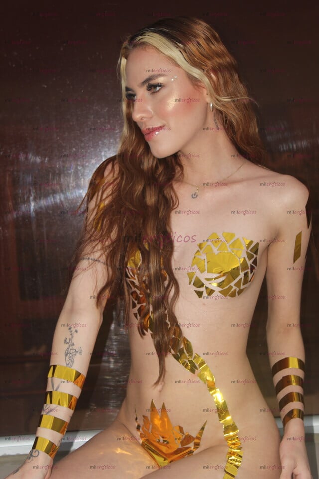FOTOS DE DELICADA, RUBIA Y PELIGROSAMENTE ENCANTADORA