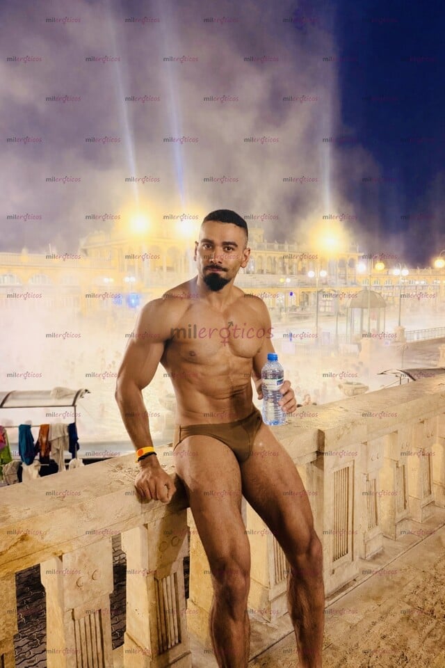 FOTOS DE ESCORT MASCULINO ALTO Y MUSCULOSO ACTIVO