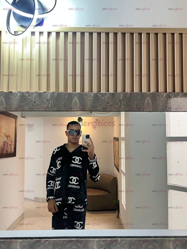 FOTOS DE CHICO COSTEÑO, RECIEN LLEGADO A MEDELLÍN, CALIENTE, Y FOGOSO