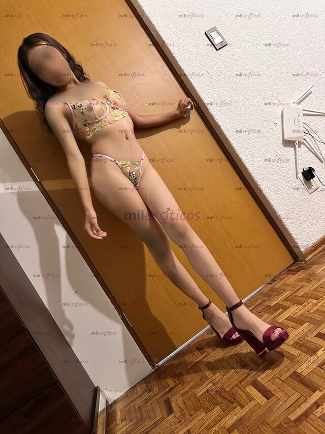 FOTOS DE REGINA, CHICA PETTIT CON GANAS DE LECHITA EN LA BOCA