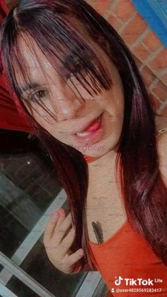 FOTOS DE HOLA AMOR, Q GUSTO TENERTE EN MI PERFIL, & SOY DANIELA & UNA HERMOSA CHICA TRAS