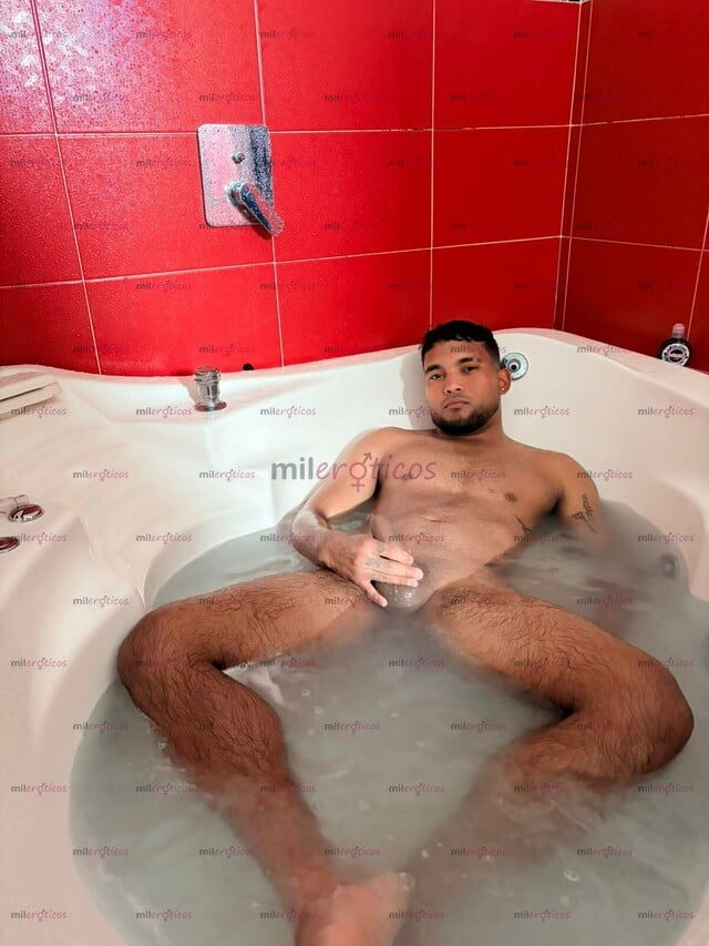 FOTOS DE MACHO VENEZOLANO SEXY Y VERGON 20CM DE VERGA GRUESAAA..