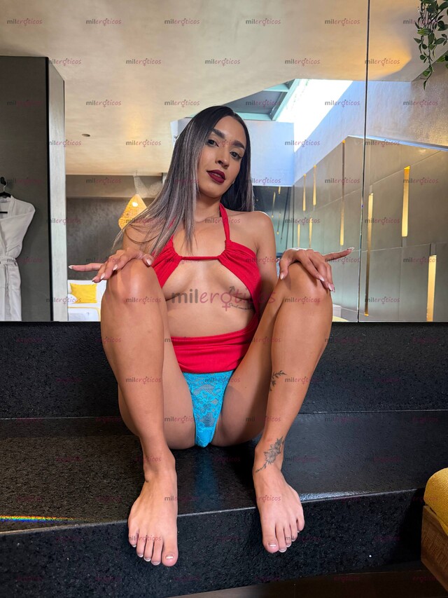 FOTOS DE DANIA LEONESA, FLAQUITA, CARA BONITA Y ABDOMEN SIN MARCAS