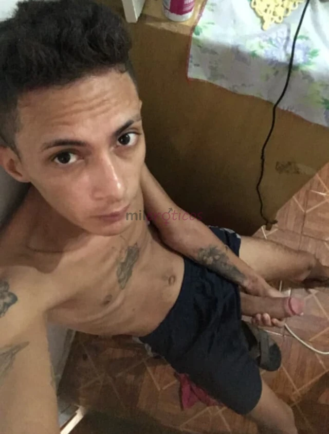 Sou versatil ativo dotado 20 cm sem frescura curto uma boa putaria pegacao beijo na boca leitador de rabo de macho discreto tambem faco sexo virtual e...
