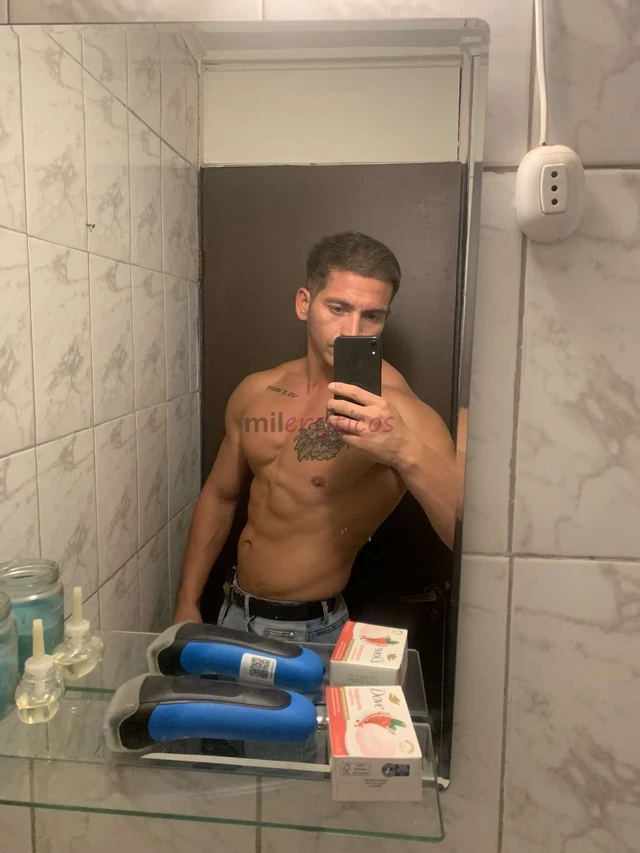 No soy solo un cuerpo atletico soy ese companero con el que puedes disfrutar de una conversacion inteligente un par de risas con ese toque de picardia...