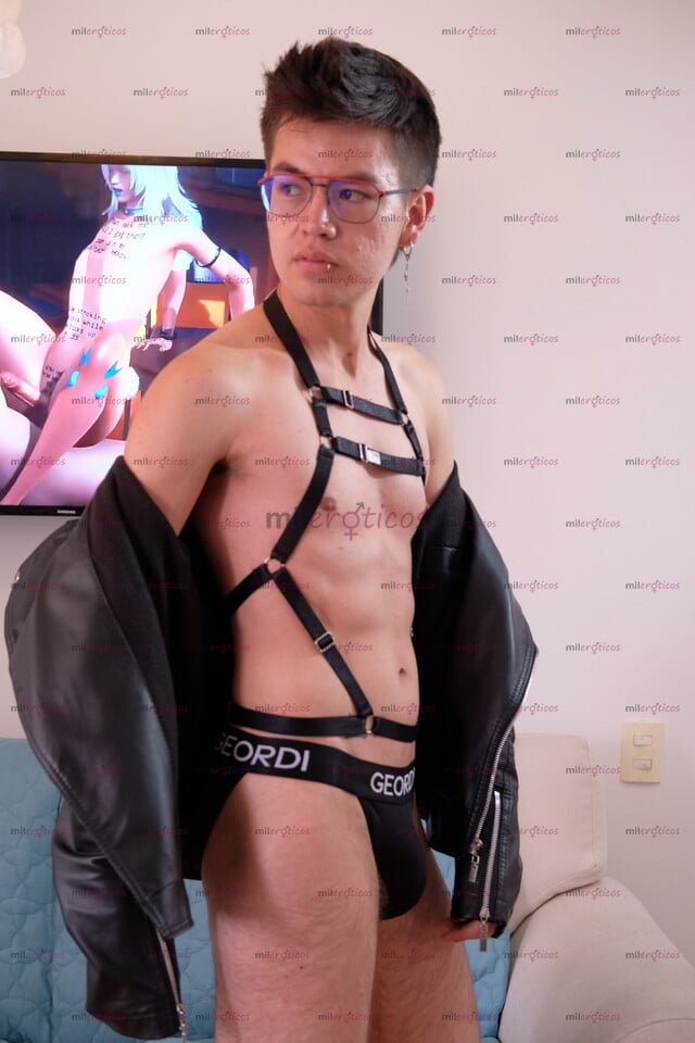 FOTOS DE JOVEN DELGADO PASIVO CON SITIO BUEN CULO