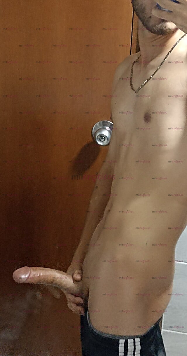 FOTOS DE JOVEN FLACO DE RICA VERGA CON GANAS DE PASARLA RICO