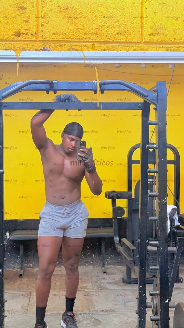 FOTOS DE MORENO CUBANO MIDE 193 CM ACTIVO DE BUENA VERGA