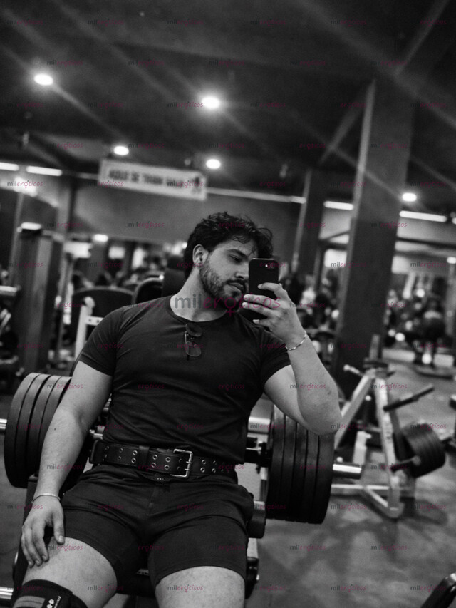 FOTOS DE GYM, BARBA Y PIEL. NO NECESITO MÁS PARA PERDERTE LA CALMA.