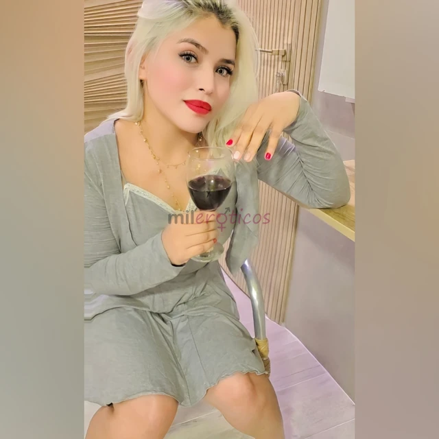 Oii meus principes me chamo sofia lemos sou uma loirinha toda natural com um bumbum lindo pele super macia toda cheirosa e gostosa de apertar nao sou...