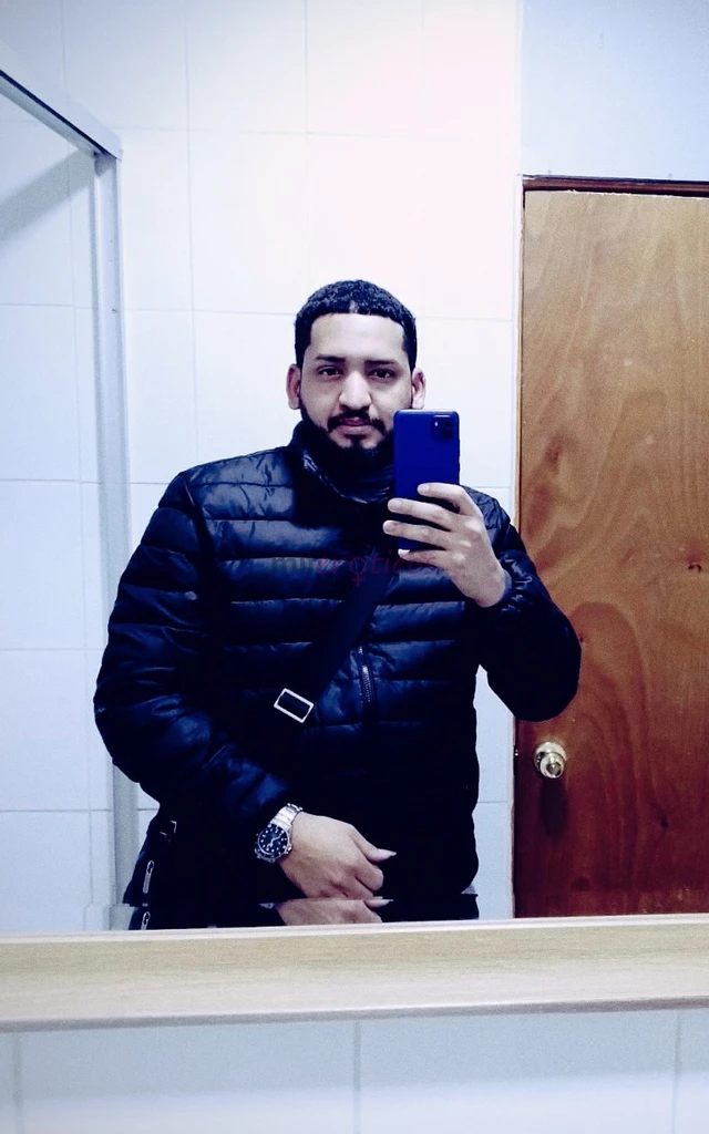 Recien llegado tu colombiano de barba full trato de novioplacer 100 cumplo fetiches no te arrepentiras hablame al whatsapp ya me convertire en tu amor...