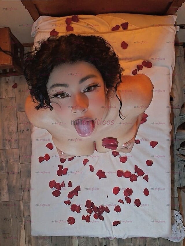 FOTOS DE SOY DANIELA CHICA SEXY DE PECHOS GRANDES MUY CARIÑOSA