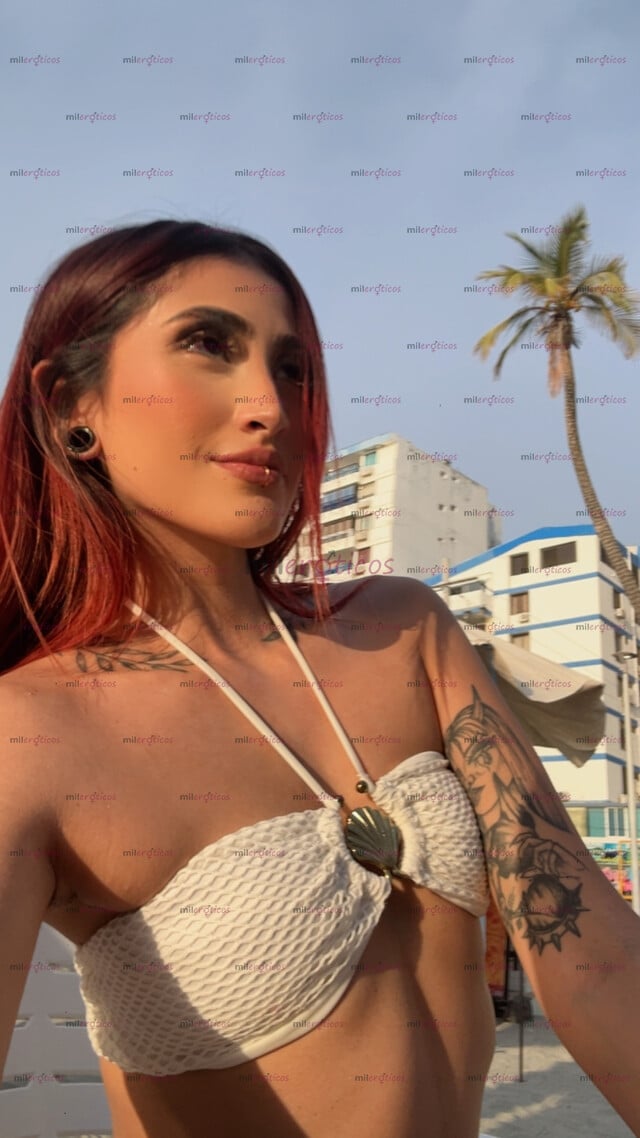 FOTOS DE CHICA NUEVA EN LA CUIDAD, TATUADA CON CUERPO NATURAL