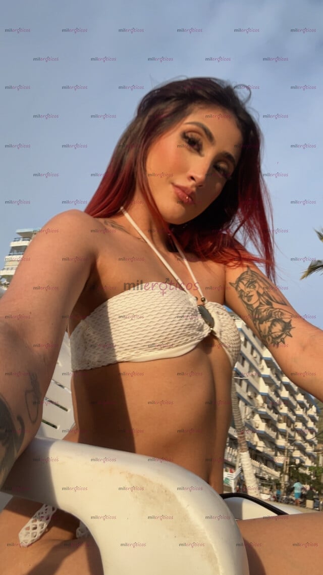 FOTOS DE CHICA NUEVA EN LA CUIDAD, TATUADA CON CUERPO NATURAL