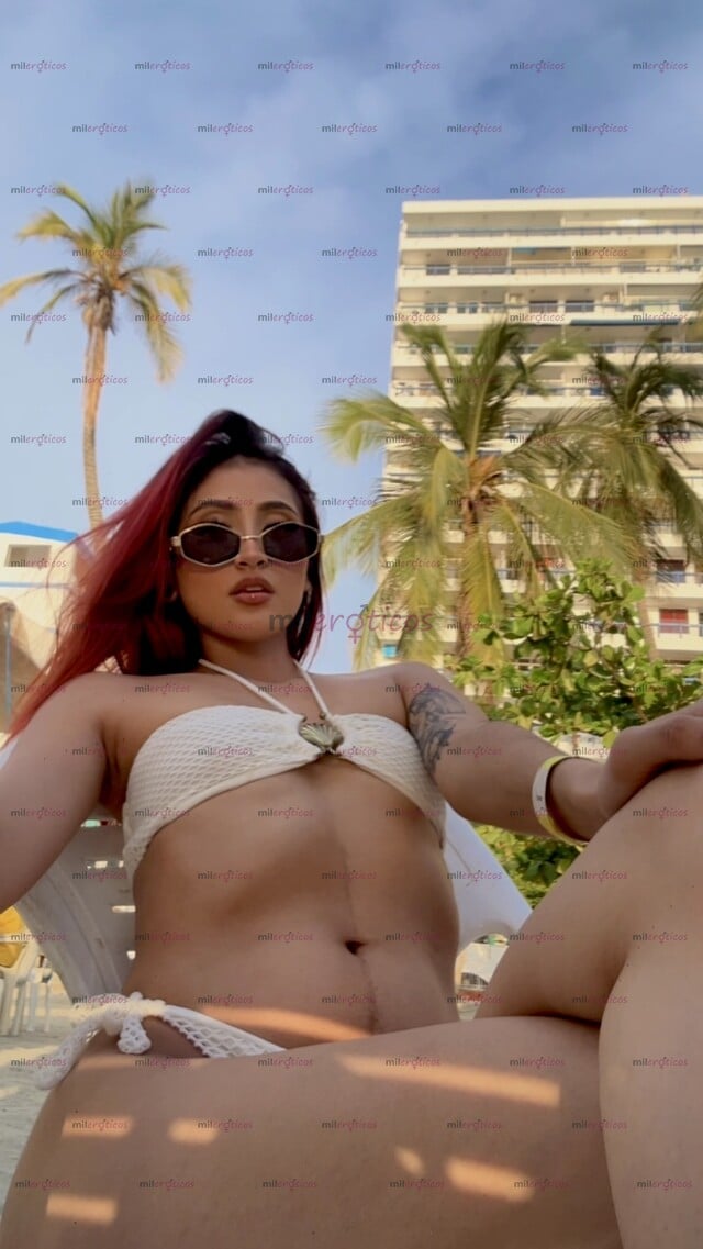 FOTOS DE CHICA NUEVA EN LA CUIDAD, TATUADA CON CUERPO NATURAL