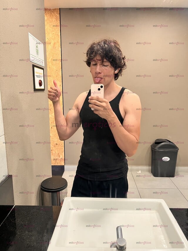 FOTOS DE JOVEN CALIENTE LISTO PARA CUMPLIR TUS FANTASIAS INTER BUENA VERGA