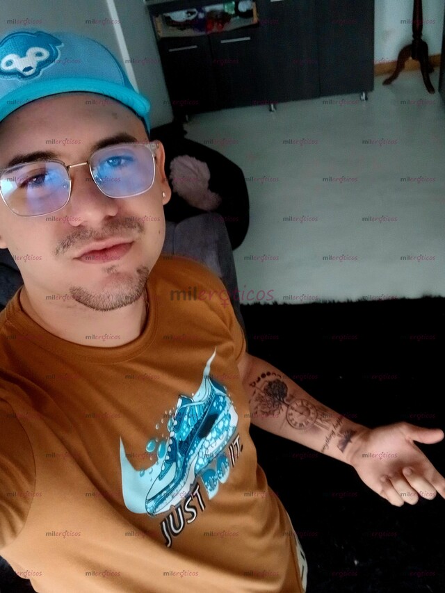 FOTOS DE VENEZOLANO VERGON Y BUEN CULO VERSATIL DISPONIBLE PARA LO Q DESEES