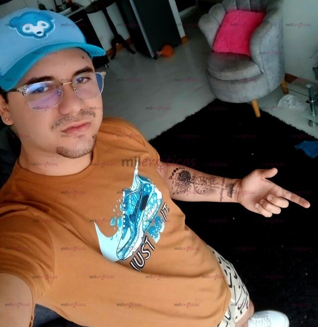 FOTOS DE VENEZOLANO VERGON Y BUEN CULO VERSATIL DISPONIBLE PARA LO Q DESEES