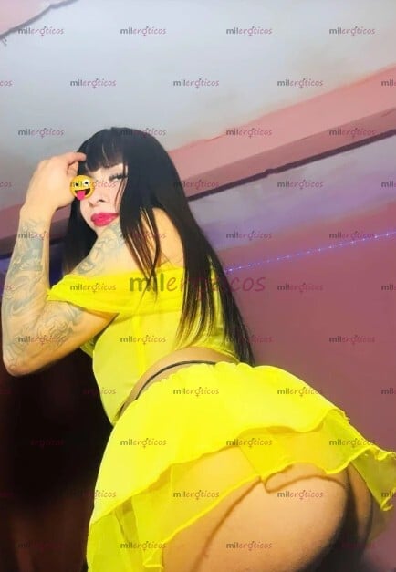 FOTOS DE DELICIOSA Y LINDA TRANS CON UN CARAMELO DE 20CM