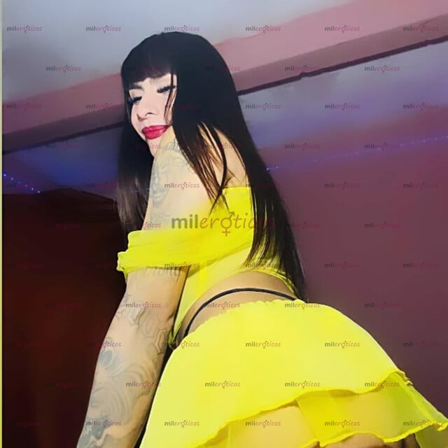 FOTOS DE DELICIOSA Y LINDA TRANS CON UN CARAMELO DE 20CM
