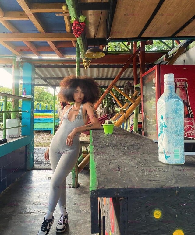FOTOS DE MORENA Y GRANDOTA, DIVINA FLACA AFRO, SOY CANELA