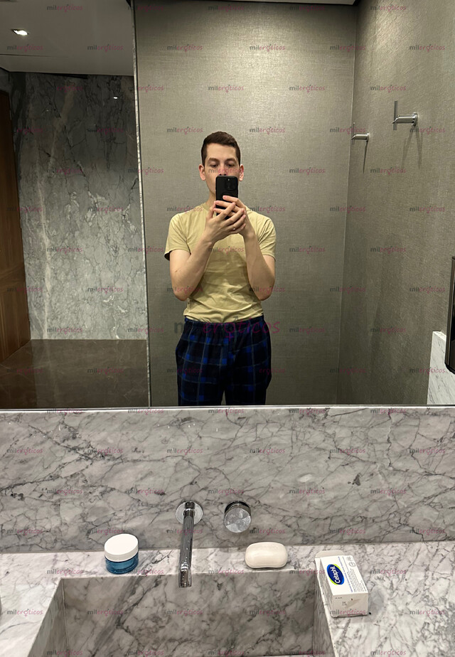 FOTOS DE 19 CENTÍMETROS DE PLACER, JOVEN, GUAPO, BLANCO Y DELGADO