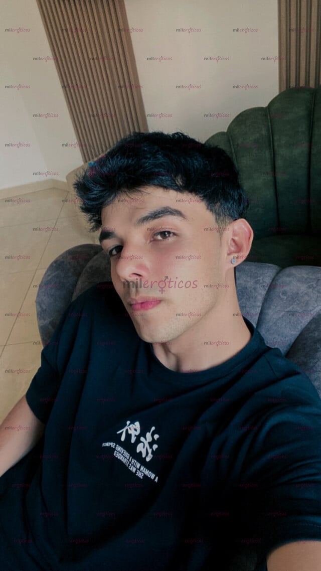 FOTOS DE CHICO VERSÁTIL CUERPO ATLÉTICO DISPONIBLE