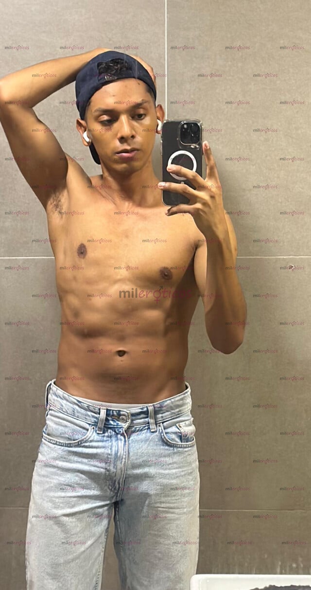 FOTOS DE JOVEN ATLÉTICO CULON PARA SATISFACERTE Y BRINDARTE LA MEJOR COMPAÑÍA ESCRÍBAME