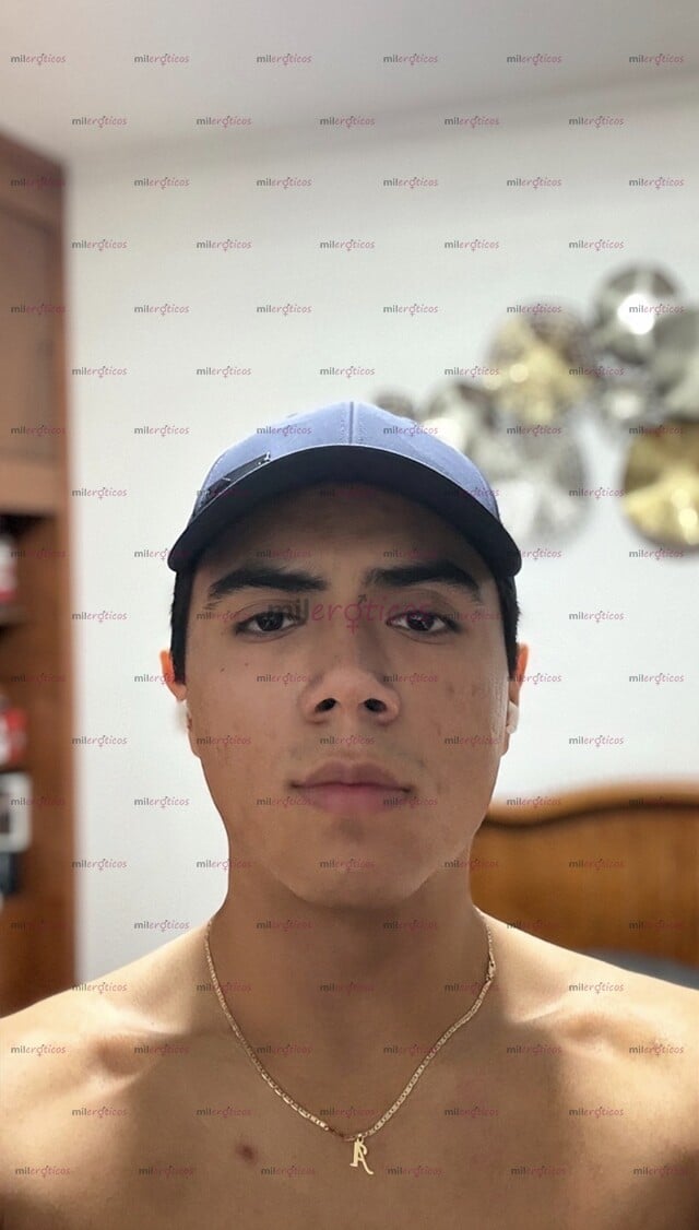 FOTOS DE CHICO DISCRETO, COMPLACIENTE Y CARIÑOSO