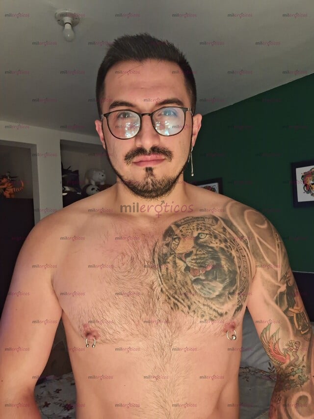 FOTOS DE ACTIVO. MASCULINO. FETICHISTA Y DOMINANTE.