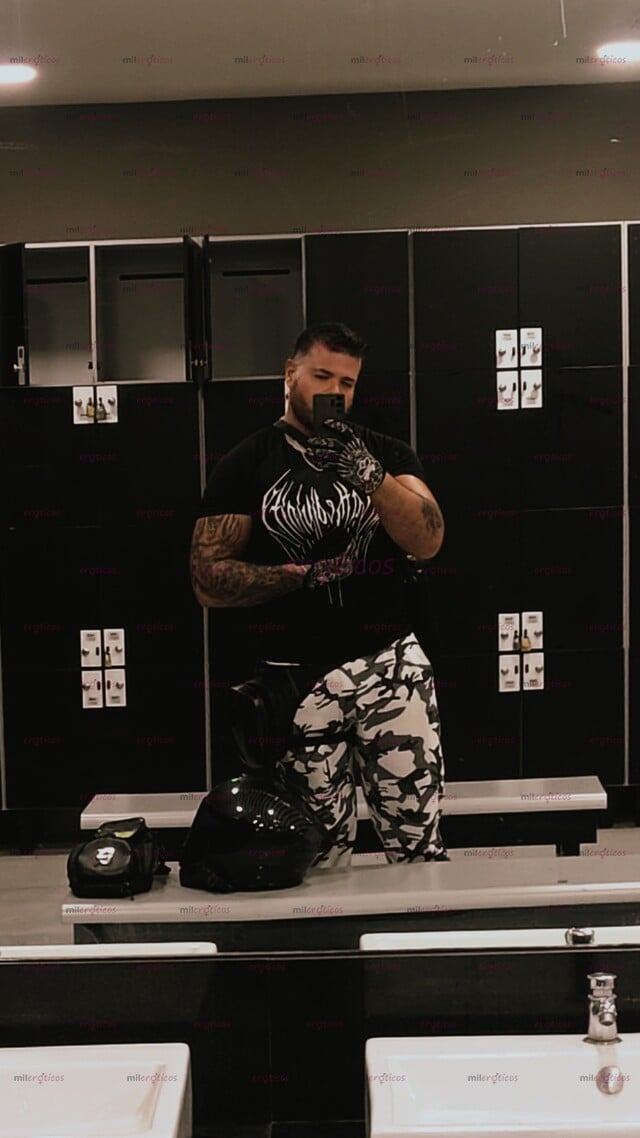FOTOS DE MASCULINE PRESENCE & DISCRETION FOR SELECTIVE WOMEN ONLY