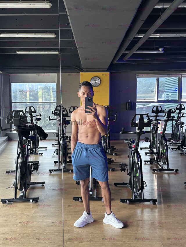 FOTOS DE COMPLACIENTE DISPUESTO A CUMPLIR TODOS TUS DESEOS, JOVEN ATLÉTICO DISPONIBLE