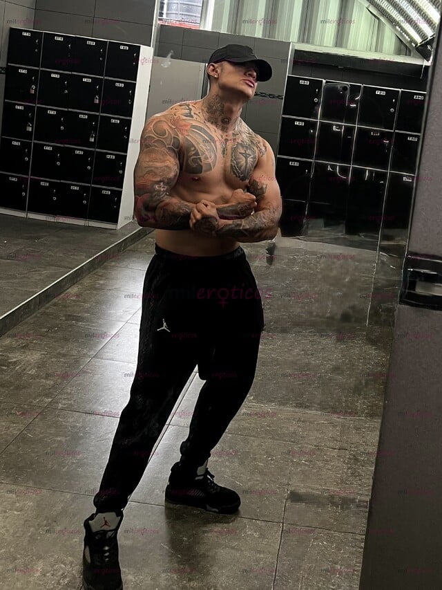 FOTOS DE MACHO CALIENTE MORBOSO,BRASOS GRANDES Y VERGA LECHERA