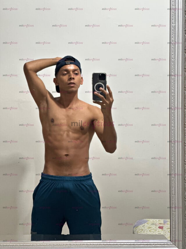 FOTOS DE SUMISO JOVEN ATLÉTICO PARA DARTE LA MEJOR COMPAÑÍA Y PLACER