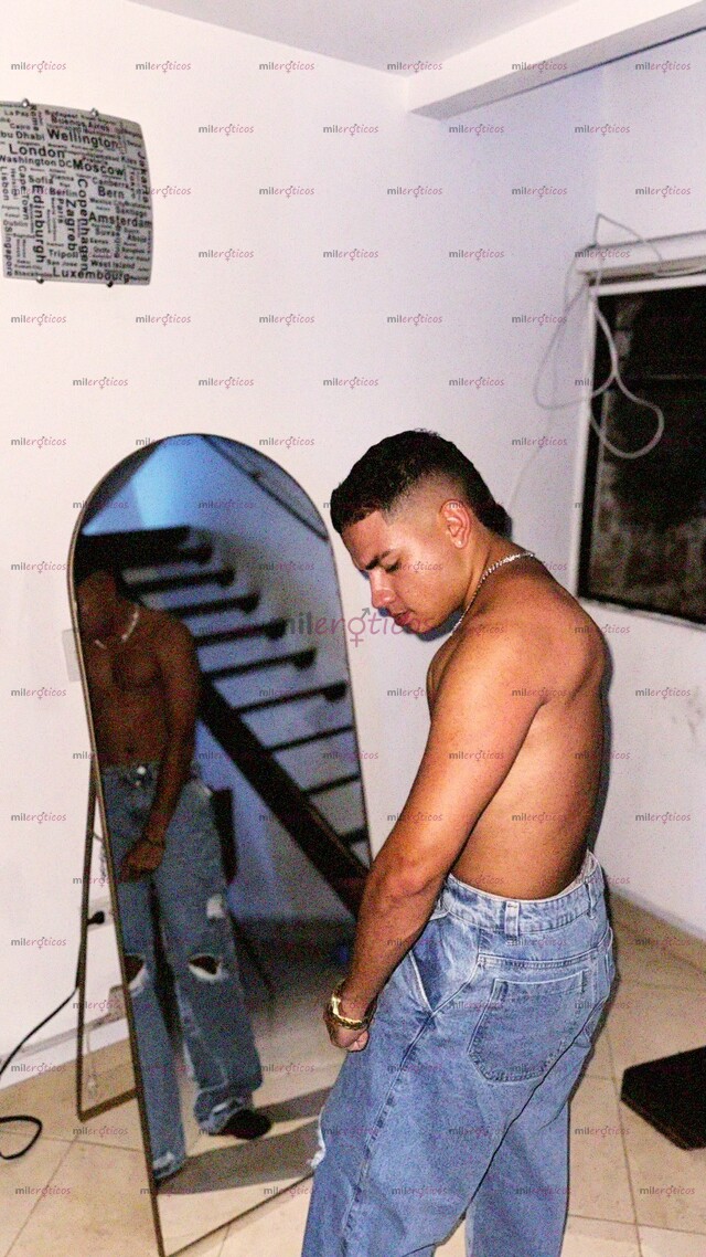 FOTOS DE COLOMBIANO DOTADO CALIENTE CON GANAS DE FOLLAR Y PASARLA RICO