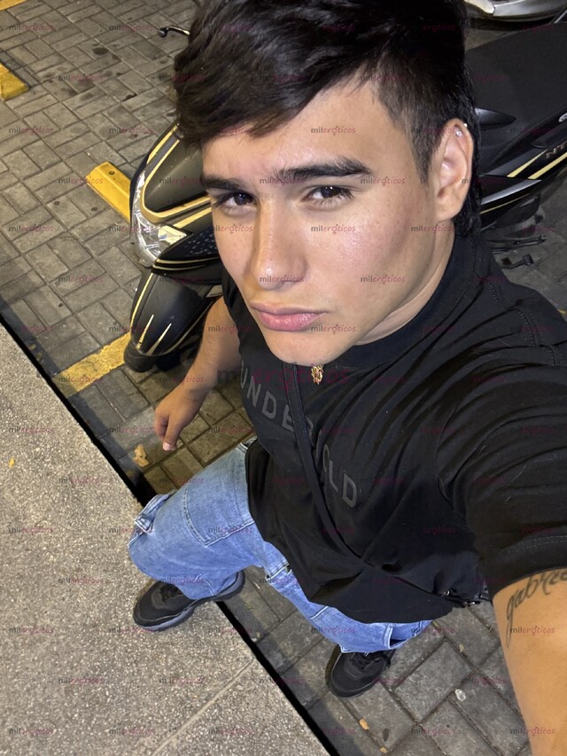 FOTOS DE JOVEN EDUCADO ARRECHO EN LA CAMA ÚLTIMOS DÍAS