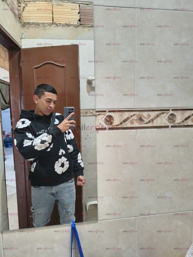 FOTOS DE JOVEN VERSÁTIL GAY COMPLACIENTE, DISPUESTO A EXPERIENCIAS ÚNICAS