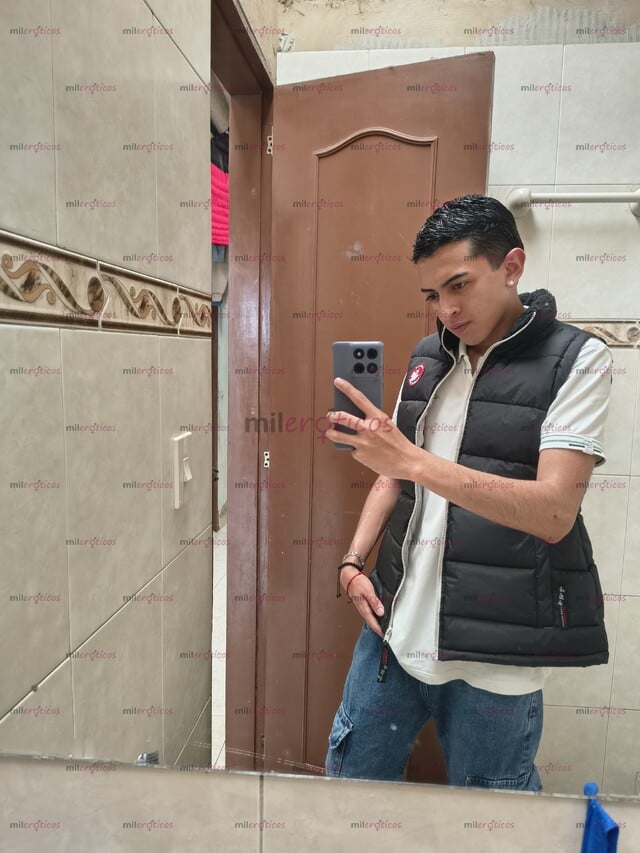 FOTOS DE JOVEN VERSÁTIL GAY COMPLACIENTE, DISPUESTO A EXPERIENCIAS ÚNICAS