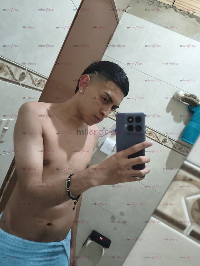 FOTOS DE JOVEN VERSÁTIL GAY COMPLACIENTE, DISPUESTO A EXPERIENCIAS ÚNICAS