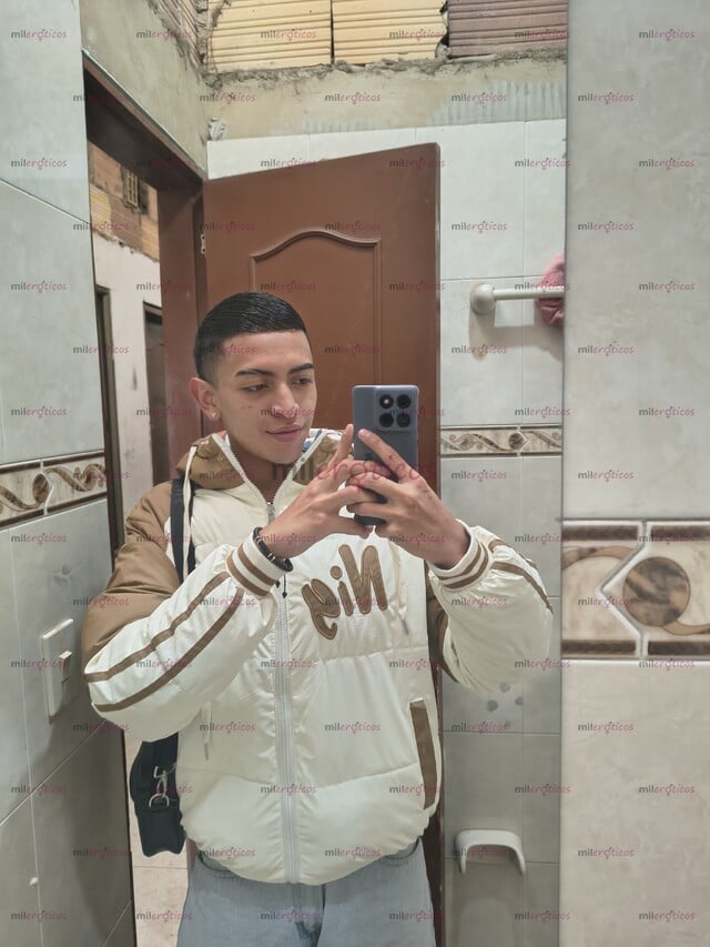 FOTOS DE JOVEN VERSÁTIL GAY COMPLACIENTE, DISPUESTO A EXPERIENCIAS ÚNICAS