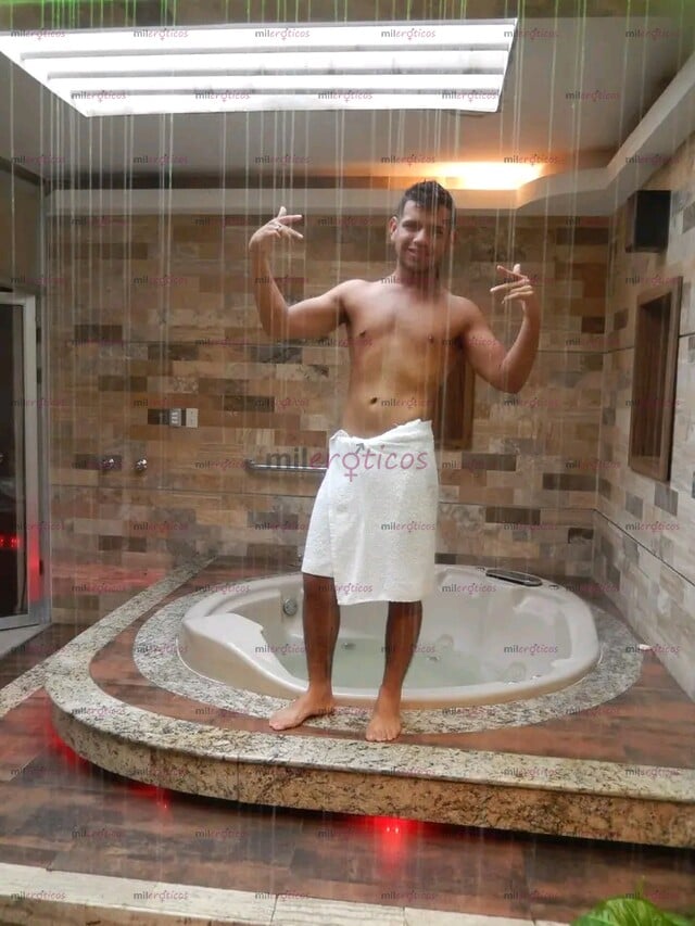 FOTOS DE SOY JOVEN , SERIO Y APUESTO CON MUCHAS GANAS DE SUDAR EN EL SEXO Y DE LAMER CULO
