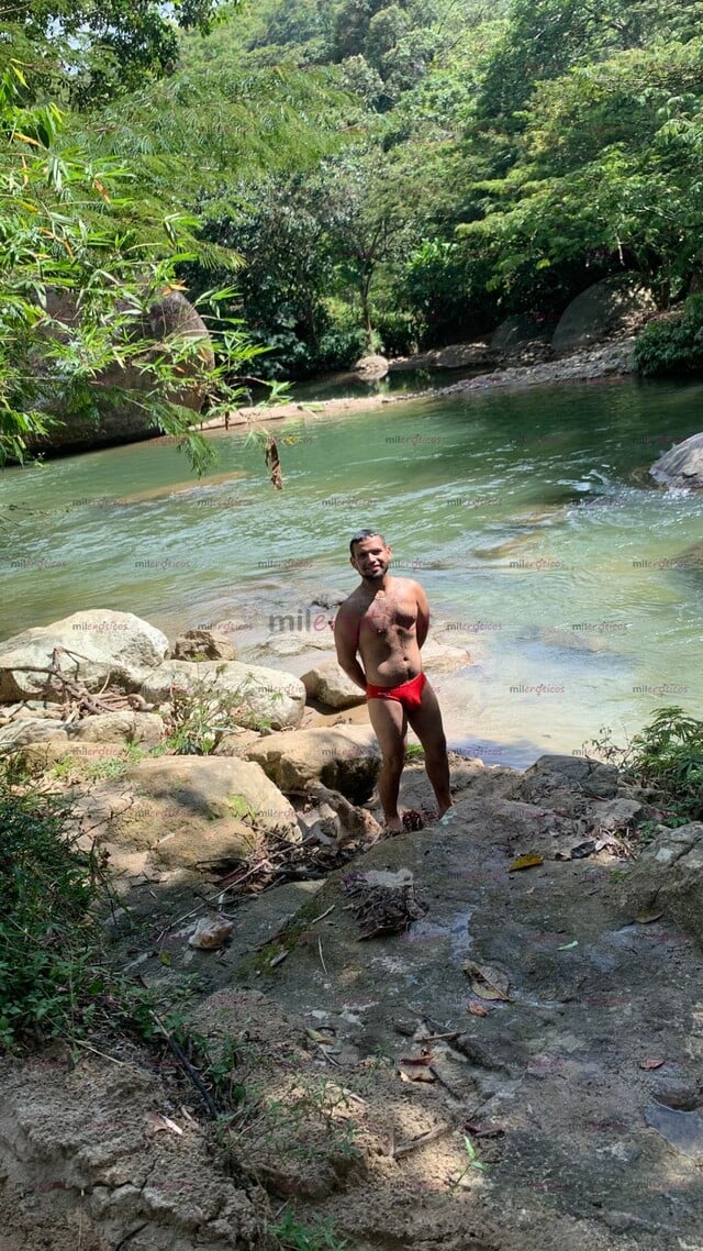 FOTOS DE SOY JOVEN , SERIO Y APUESTO CON MUCHAS GANAS DE SUDAR EN EL SEXO Y DE LAMER CULO